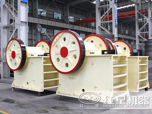 大型煤炭粉碎机高清图